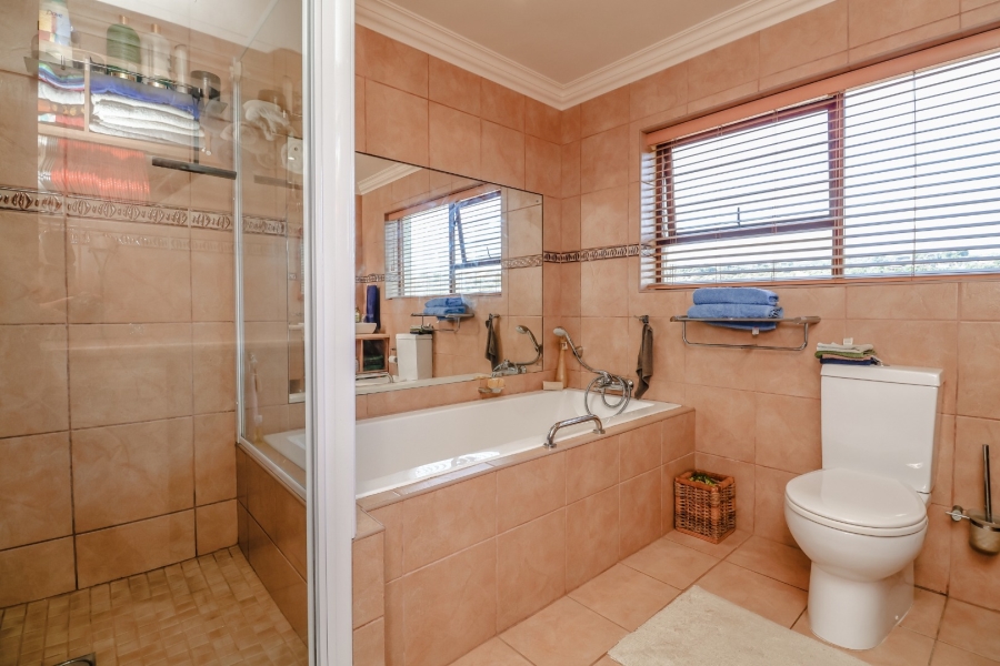 4 Bedroom Property for Sale in Groenvallei Western Cape